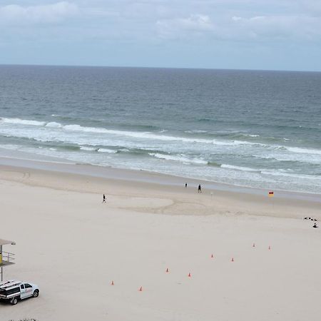 President Holiday Apartments - Absolute Beachfront ゴールドコースト エクステリア 写真