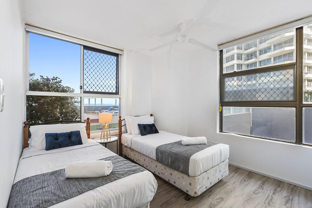 President Holiday Apartments - Absolute Beachfront ゴールドコースト エクステリア 写真