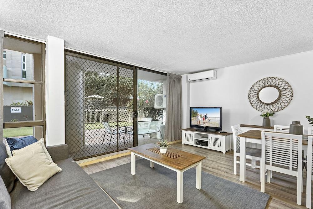 President Holiday Apartments - Absolute Beachfront ゴールドコースト エクステリア 写真