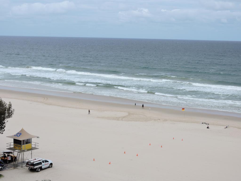 President Holiday Apartments - Absolute Beachfront ゴールドコースト エクステリア 写真