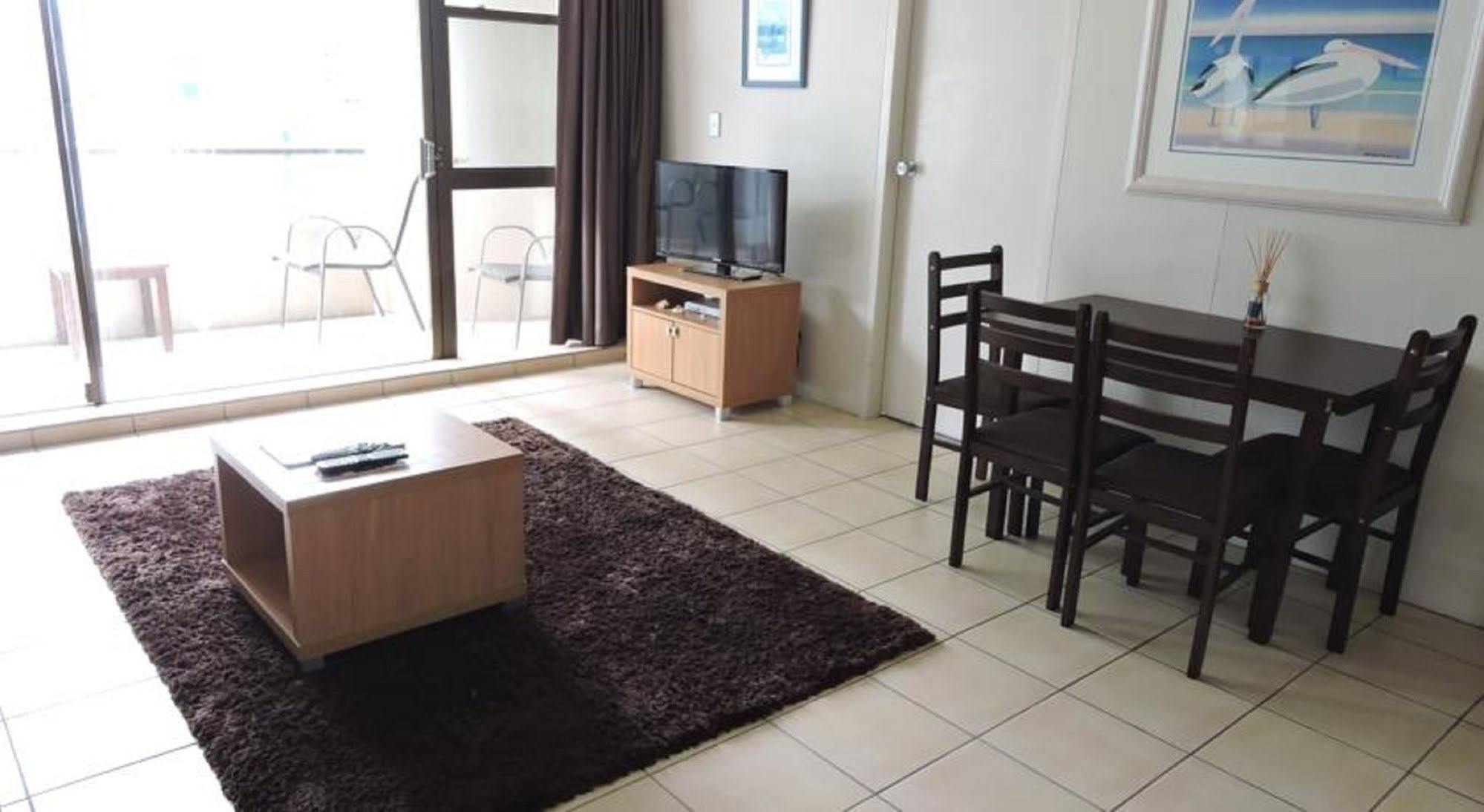 President Holiday Apartments - Absolute Beachfront ゴールドコースト エクステリア 写真