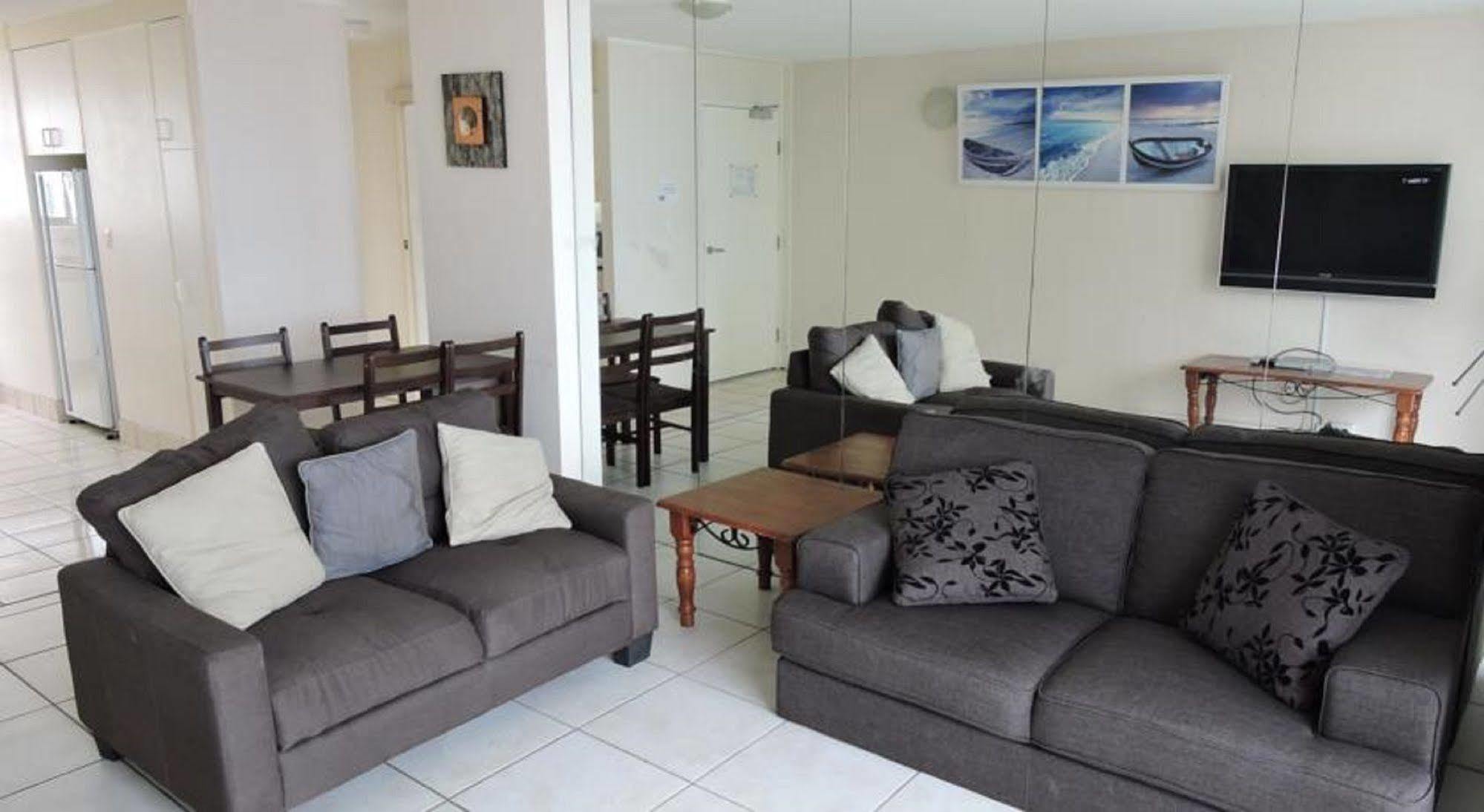 President Holiday Apartments - Absolute Beachfront ゴールドコースト エクステリア 写真
