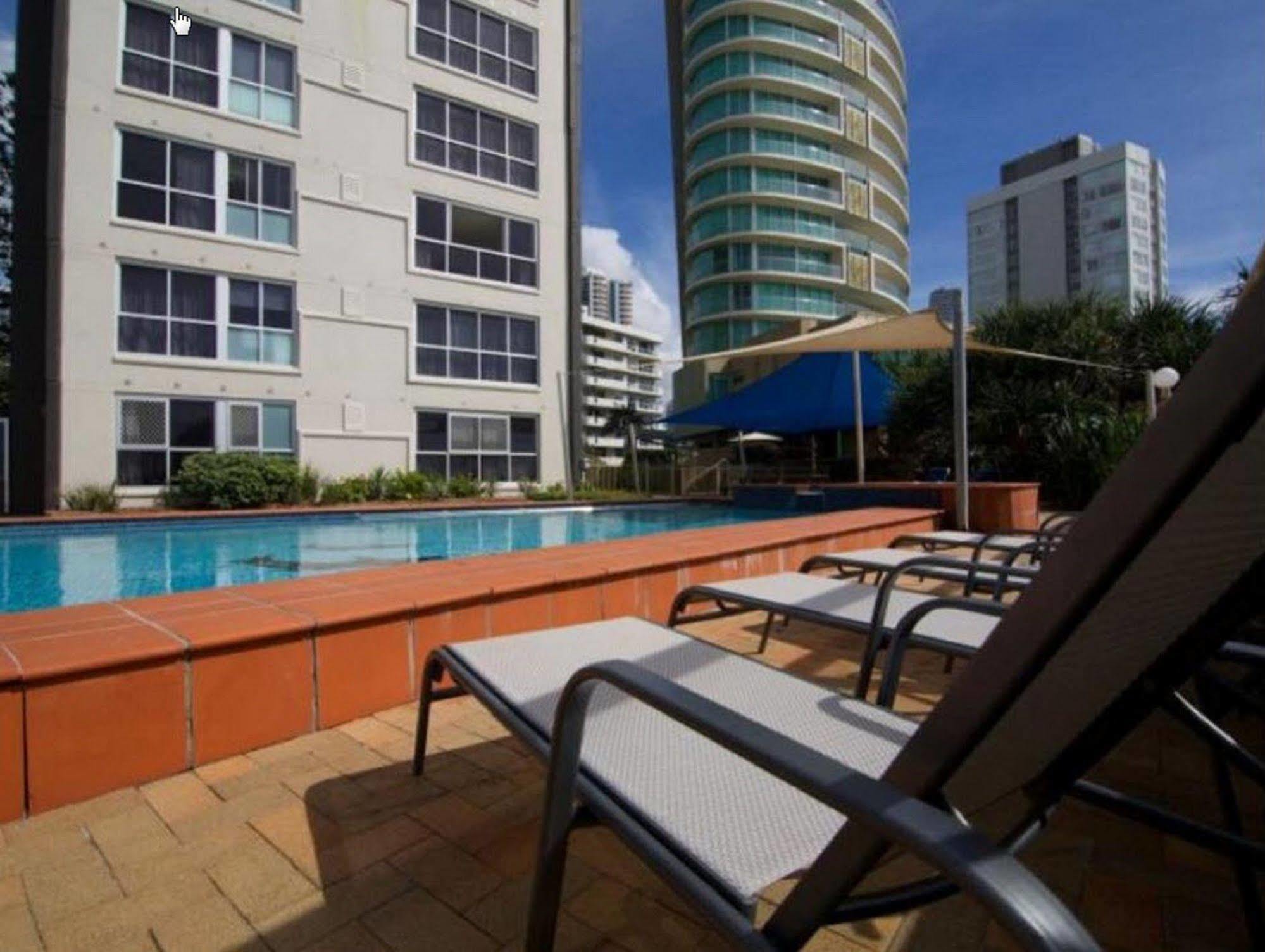 President Holiday Apartments - Absolute Beachfront ゴールドコースト エクステリア 写真