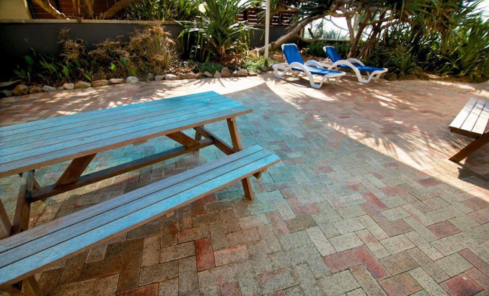 President Holiday Apartments - Absolute Beachfront ゴールドコースト エクステリア 写真