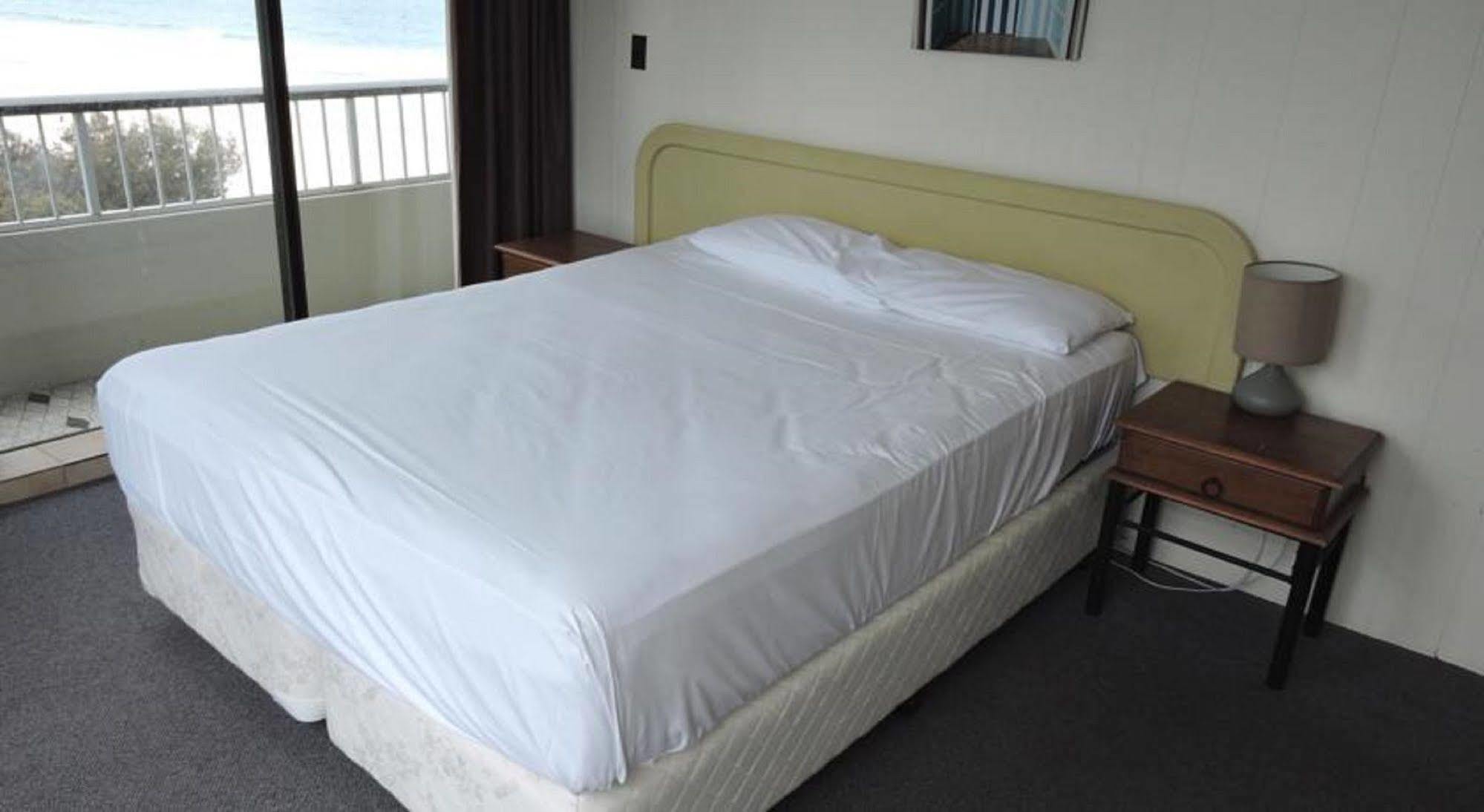 President Holiday Apartments - Absolute Beachfront ゴールドコースト エクステリア 写真