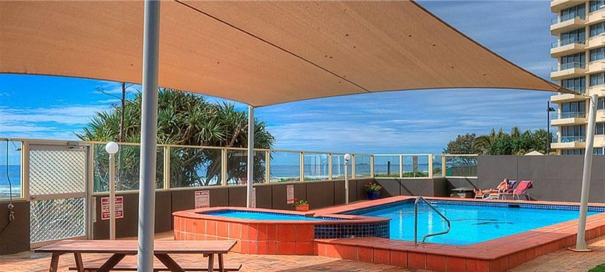 President Holiday Apartments - Absolute Beachfront ゴールドコースト エクステリア 写真